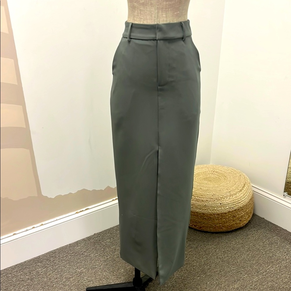 NWT split front maxi skirt